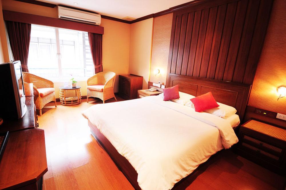 Baan Sukhumvit Soi 18 Hotel Bangkok Exterior photo