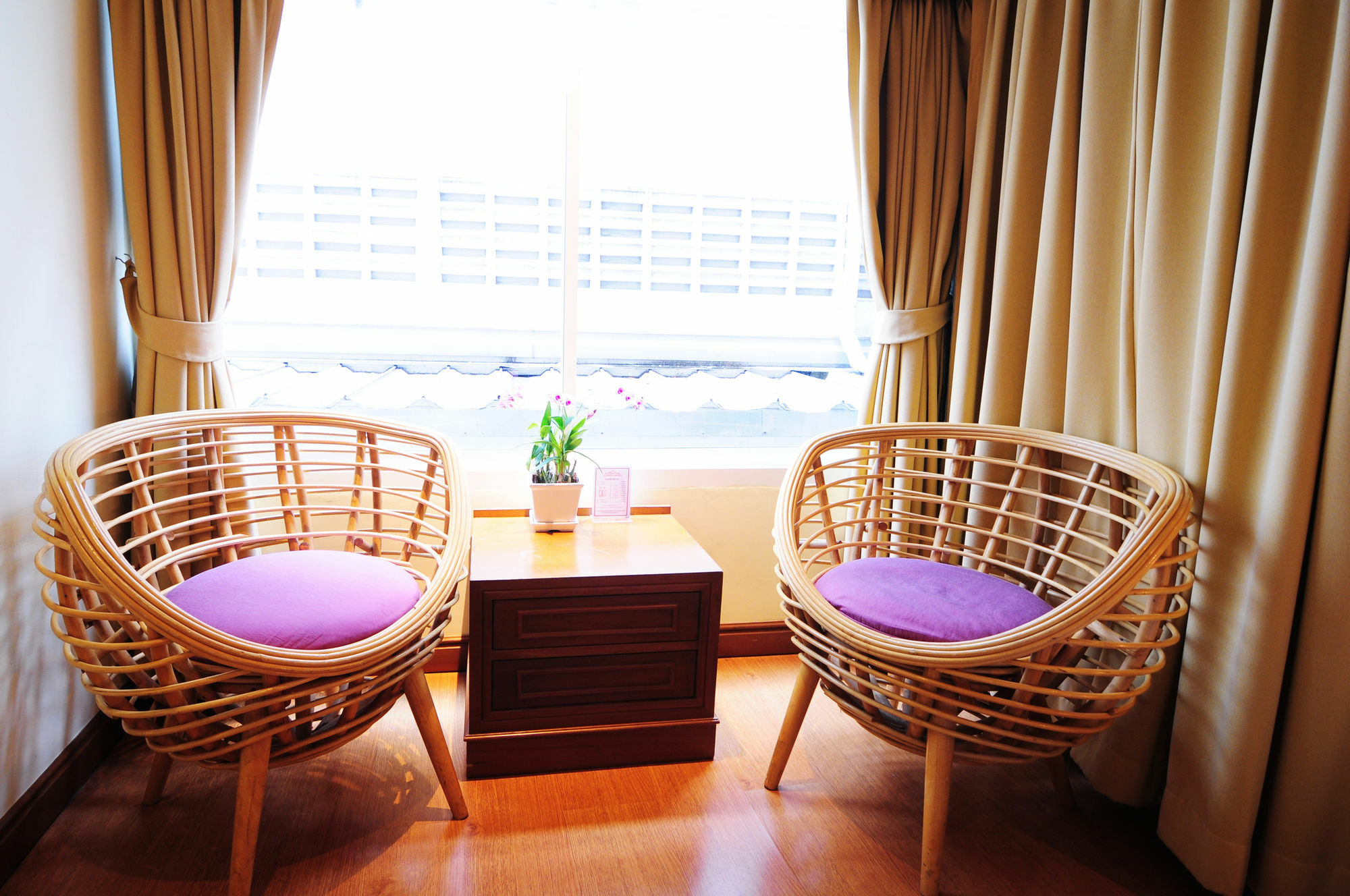 Baan Sukhumvit Soi 18 Hotel Bangkok Exterior photo